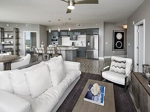 225 S Poplar St-Unit -TT-26263-1 LM in Charlotte, NC - Building Photo - Building Photo