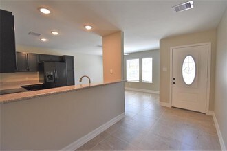 3727 Putnam Dr, Unit B in Bacliff, TX - Building Photo - Building Photo