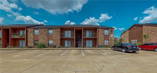 property at 904 University Oaks Blvd