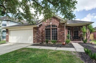 3527 Pine Valley Dr in Pearland, TX - Building Photo