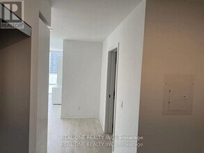 501 Yonge St in Toronto, ON - Building Photo - Building Photo