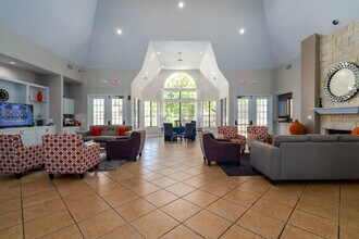 Vistas of Vance Jackson Apartments in San Antonio, TX - Foto de edificio - Interior Photo