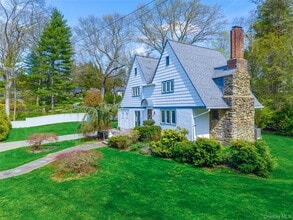 166 Valley Stream Rd E in Larchmont, NY - Building Photo - Building Photo