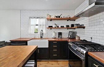 2804 Crest Ave in Austin, TX - Building Photo - Building Photo