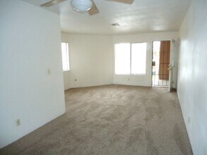 1917-1919 W Whitendale Ave in Visalia, CA - Building Photo - Building Photo