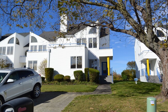533 Lagoon Blvd in Brigantine, NJ - Foto de edificio - Building Photo