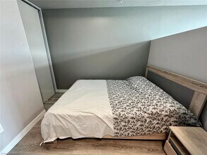 250 Albert St in Waterloo, ON - Building Photo - Building Photo