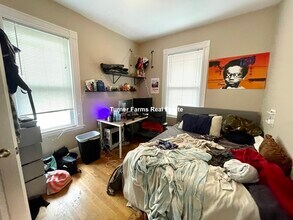 42 Hillside St, Unit 3 in Boston, MA - Foto de edificio - Building Photo