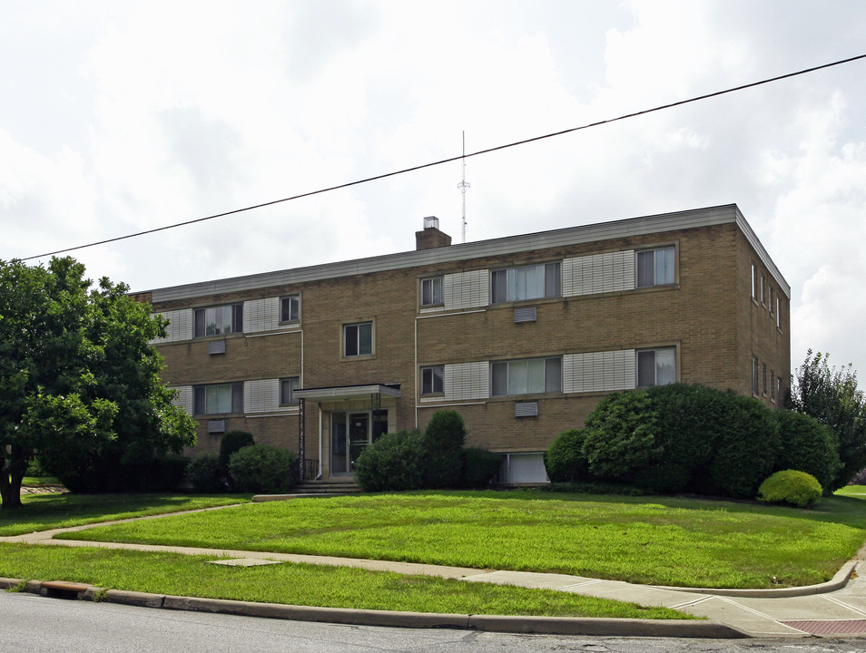 6686 State Rd in Cleveland, OH - Foto de edificio