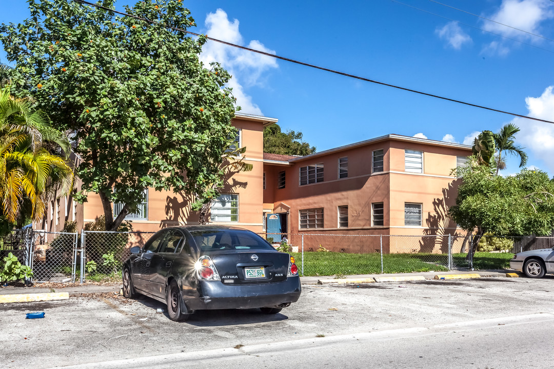 751 SW 11th St in Miami, FL - Building Photo