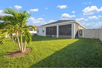 16784 Glacier Bay Loop in Wimauma, FL - Building Photo - Building Photo