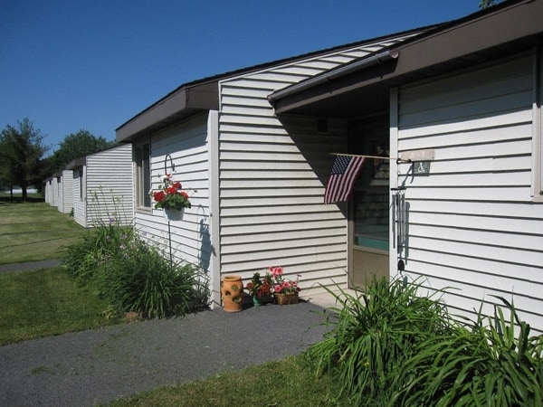 Verona Village in Ovid, NY - Foto de edificio