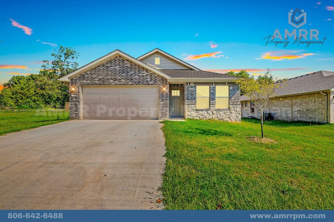 1210 SW 2nd Ave in Gentry, AR - Building Photo