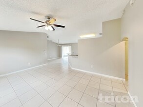 1194 Algoma St, Unit 219 in Deltona, FL - Foto de edificio - Building Photo