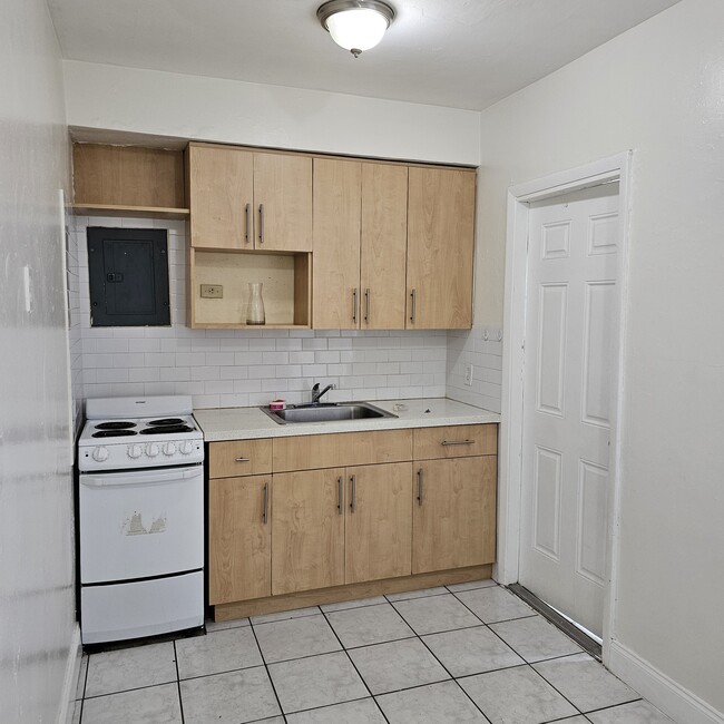 535 SW 4th St, Unit 1 in Miami, FL - Building Photo - Building Photo