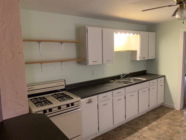 110 N Main St in Veedersburg, IN - Building Photo - Building Photo