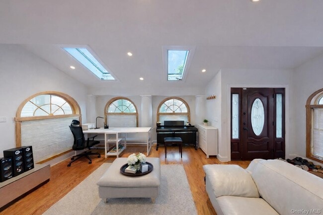 45-44 Browvale Ln in Queens, NY - Building Photo - Building Photo