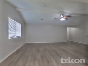 12558 Chalmette St, Unit H in Houston, TX - Building Photo - Building Photo