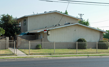 4335-4337 E Olive Ave in Fresno, CA - Building Photo - Building Photo