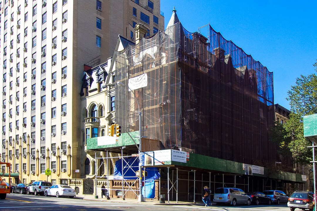 Converted into SFH in New York, NY - Building Photo