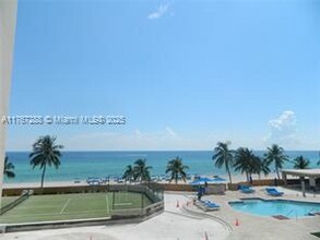 17555 Collins Ave, Unit # 406 in Sunny Isles Beach, FL - Foto de edificio - Building Photo