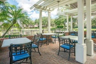 2460 Grand Central Pkwy in Orlando, FL - Building Photo - Building Photo