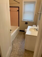 8012 W North Ave, Unit 4 in Wauwatosa, WI - Building Photo - Building Photo