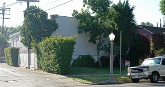 4190 Dixie Canyon Ave in Sherman Oaks, CA - Building Photo