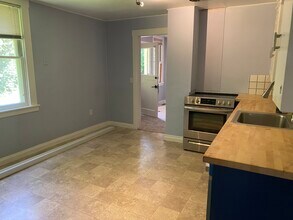 2093 Tompkins St, Unit 2093 in West Linn, OR - Building Photo - Building Photo