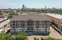 Tuscany Walk Apartments in Houston, TX - Foto de edificio - Building Photo