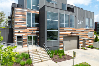 IA City Lofts in Iowa City, IA - Foto de edificio - Building Photo