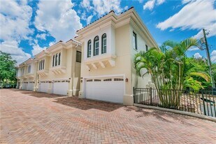 3814 Villas Del Sol Ct in Tampa, FL - Building Photo