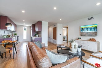 12425 Texas Ave in Los Angeles, CA - Foto de edificio - Building Photo