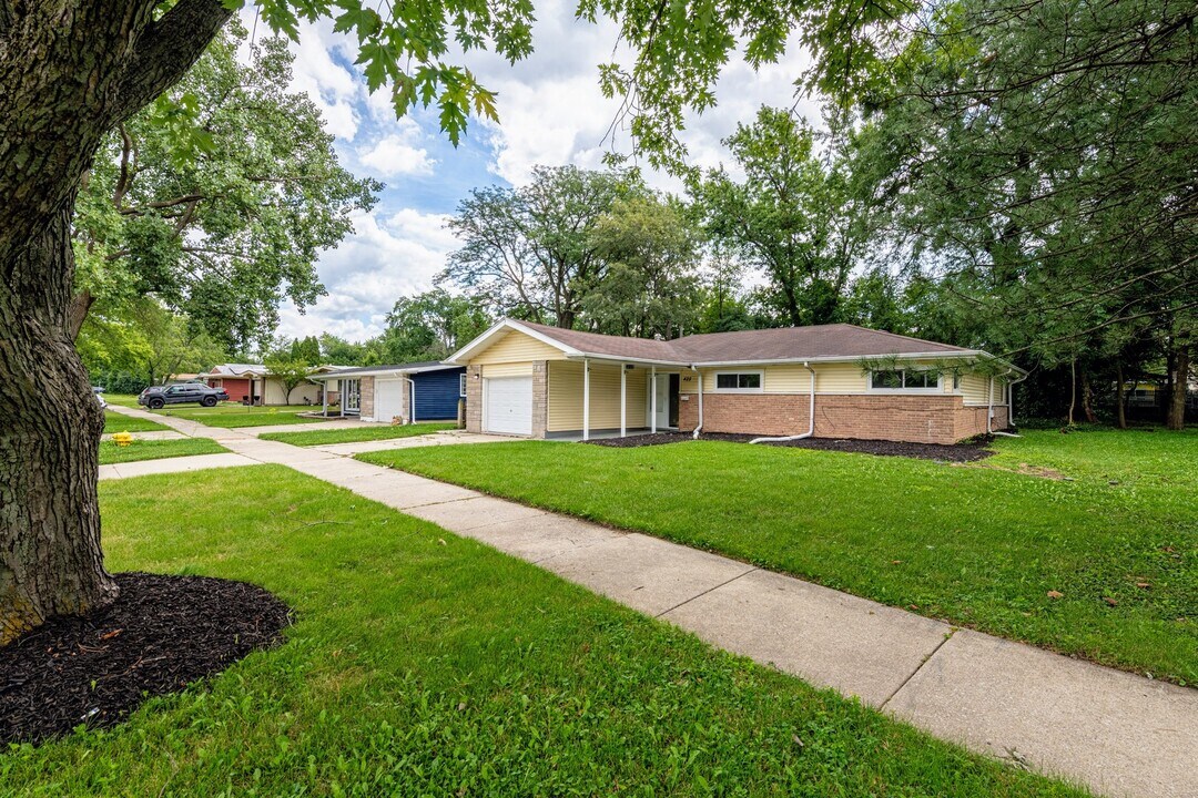 425 Lakewood Blvd in Park Forest, IL - Building Photo
