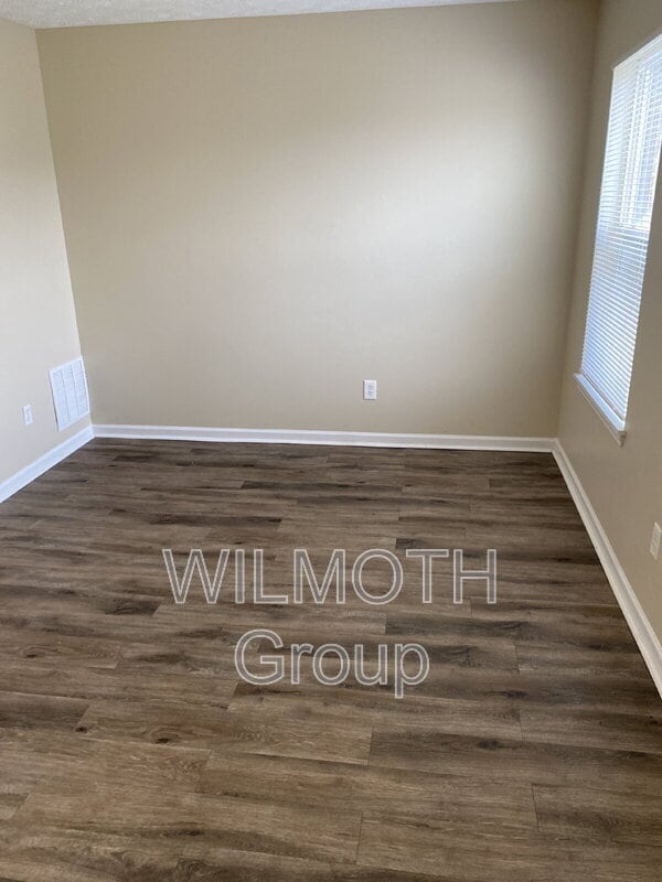 2265 Valley Creek E Ln in Indianapolis, IN - Building Photo - Building Photo