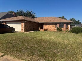 1125 N Patterson Dr in Moore, OK - Building Photo