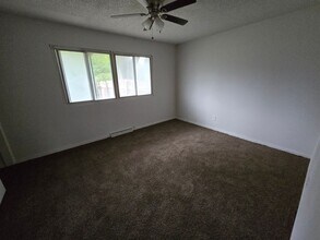 2106 Wellesley Dr in Topeka, KS - Building Photo - Building Photo