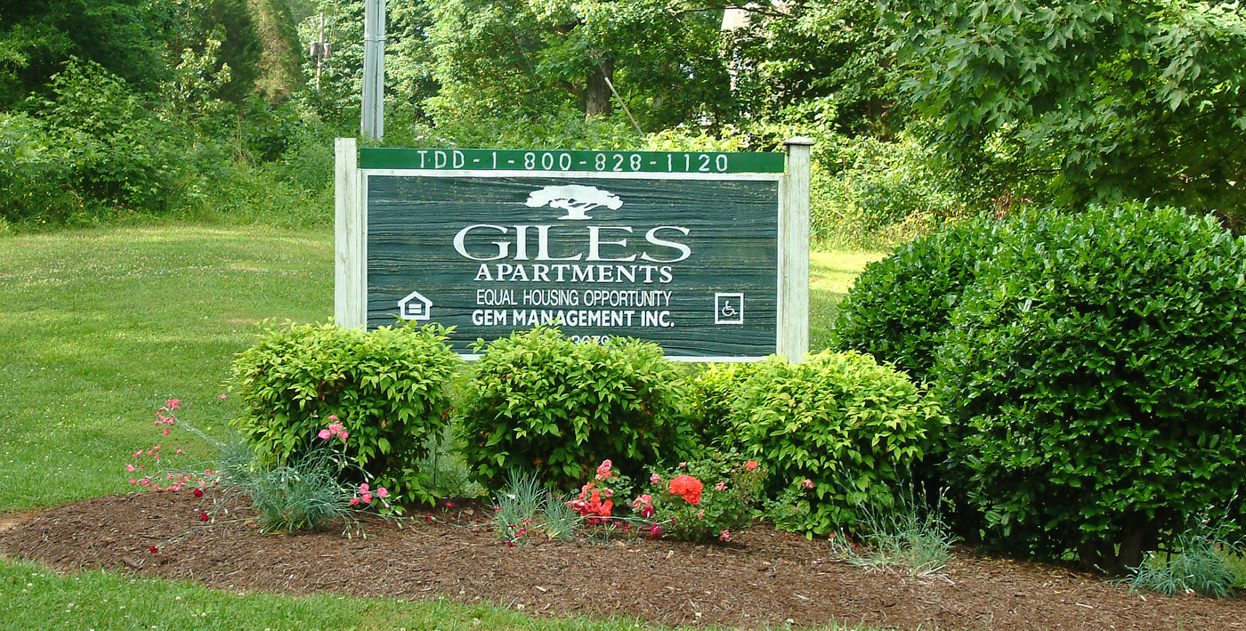 Giles Apartments in Amelia Court House, VA - Building Photo