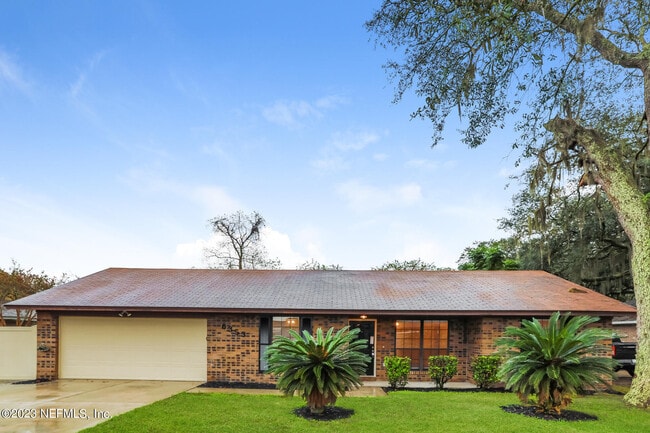 property at 6353 Tree Top Cir W