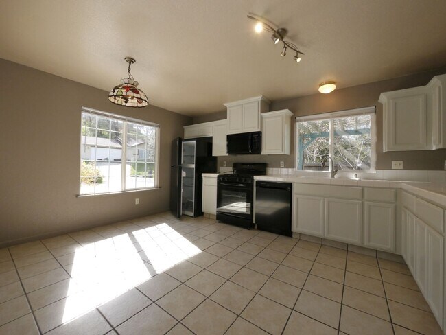 460 Toyon Dr in San Andreas, CA - Building Photo - Building Photo