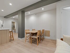 382 Powell St in Vancouver, BC - Building Photo - Building Photo