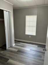 20261 Perrilloux Rd in Livingston, LA - Foto de edificio - Building Photo