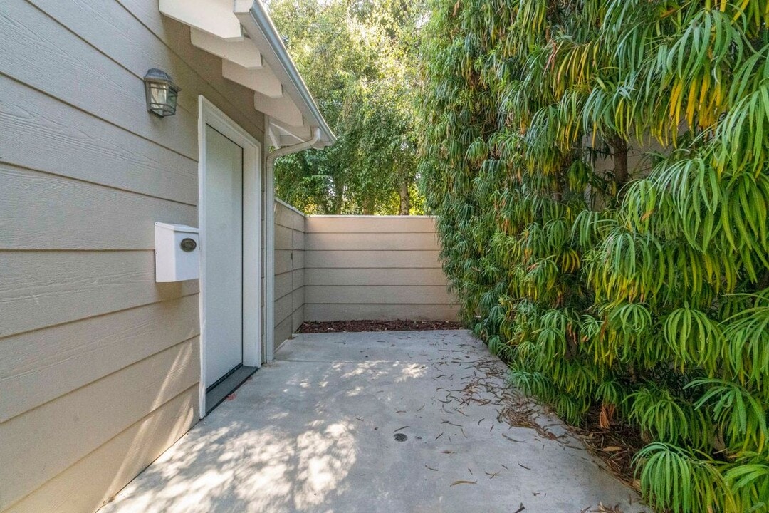 21303 Ibanez Ave in Los Angeles, CA - Building Photo