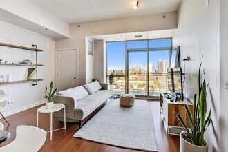 230 W Division St in Chicago, IL - Building Photo - Building Photo