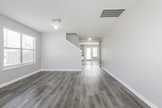 15111 Western Skies Dr in Houston, TX - Building Photo - Building Photo