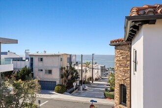 3101 Vista Dr in Manhattan Beach, CA - Foto de edificio - Building Photo