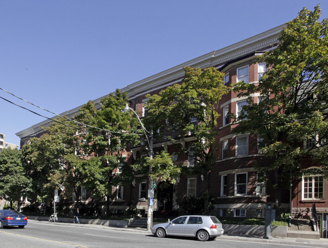 Spadina Garden Luxury Apartments in Toronto, ON - Building Photo - Building Photo