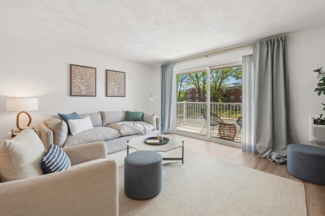 ReNew Waltham in Waltham, MA - Foto de edificio - Building Photo