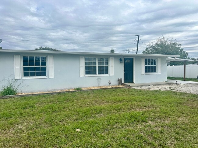 1160 Sharlo Cir in Englewood, FL - Building Photo - Building Photo