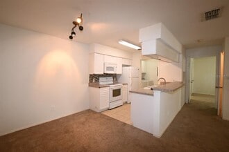 36100 Lake Chase Blvd in Zephyrhills, FL - Building Photo - Building Photo